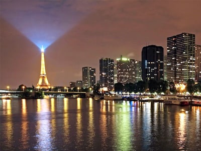 tour eiffel en bateau