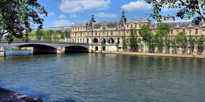 seine cruise with bar