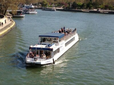 bateau le canotier sur la Seine