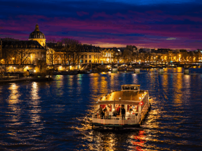 Bateau sur la Seine réveillon du nouvel an Bateau sur la Seine réveillon du nouvel an